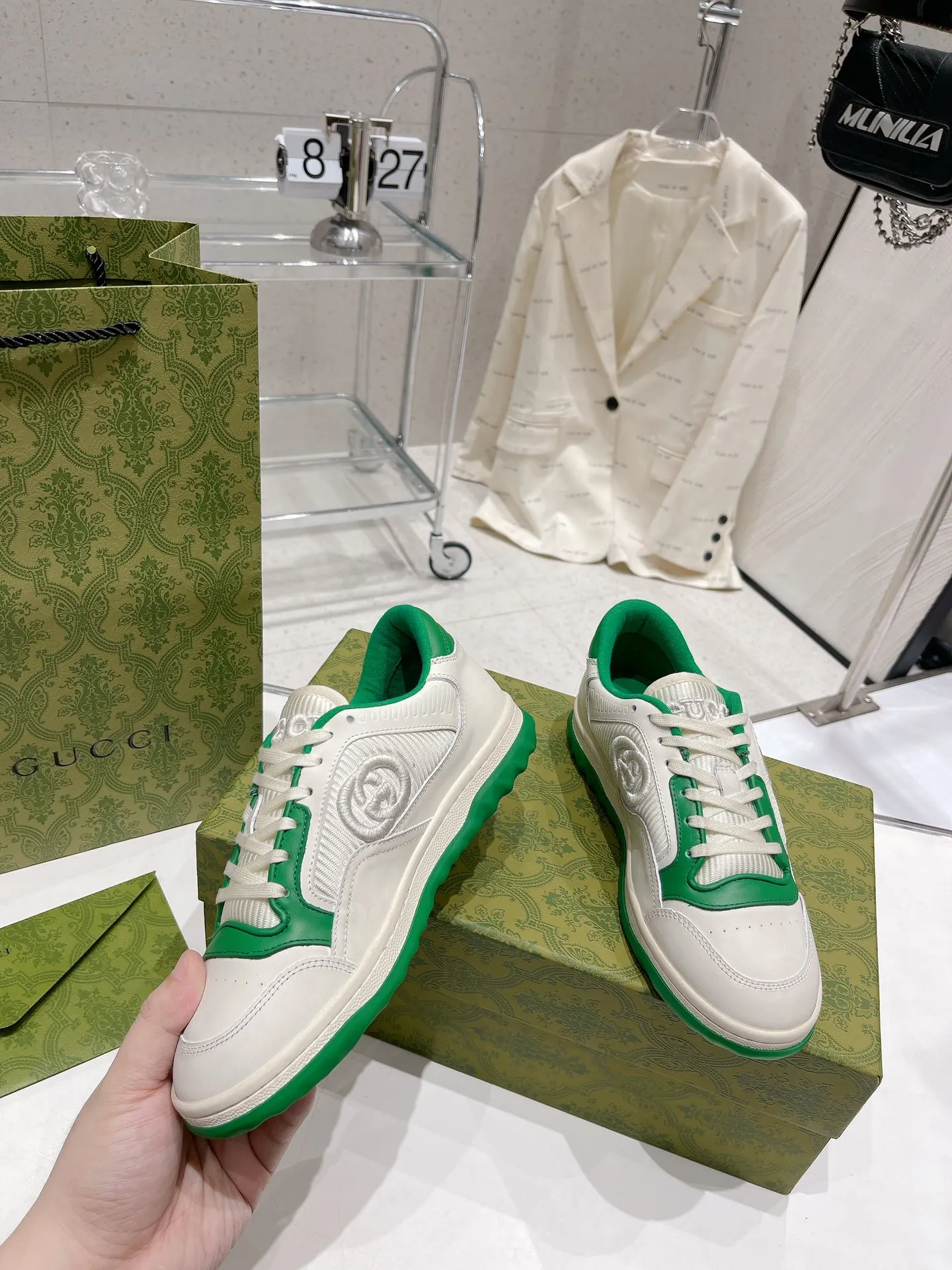 👟👟Ex-factory price 520👟👟 Gucci Gucci 2023 latest hot model MAC80 sneakers, couple style, casual, retro, old, dirty shoes, small dirty shoes, white shoes, original purchase, development, production, Gucci MAC80 new hot model series. The exquisite and compact interlocking double G logo romantically interprets the aesthetic concept of this series. Made of off-white leather, retro inspiration is cleverly integrated into the design of sports shoes, reinterpreting the brand logo. Fabric: Original custom imported first-layer cowhide. Lining: Original custom imported breathable mesh. Outsole: Original molded two-color TPU outsole. Sole thickness: 3CM. Size: Women's 35-40 / Men's 39-45.